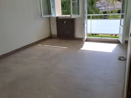 t2 de 50 m2 avec garage à 63200 riom