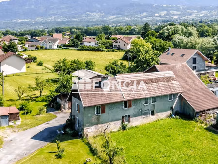 propriete cornier : terrain constructible et maison d'habitation ancienne