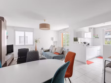 sept deniers - appartement t3 avec terrasse & 2 parkings