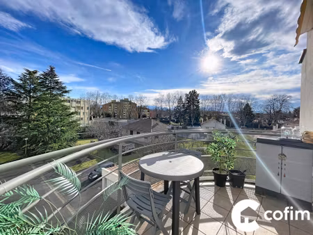 allées de morlaas appartement deux chambres avec balcon et gara