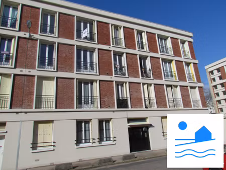 plein centre ville - prox bassin de commerce