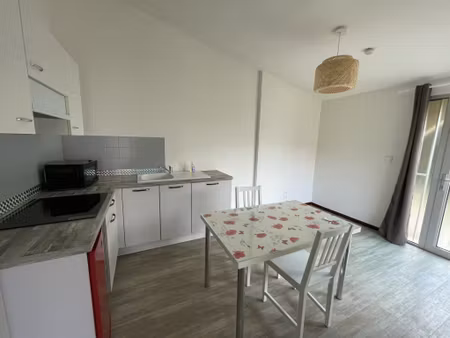 à louer à auch : appartement t1 meublé proche du lycée parda
