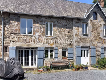 belle maison de pierre de 1834 de 200 m2 sur un terrain de