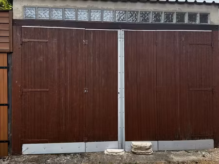grand garage / espace de stockage 25 m2 adamville