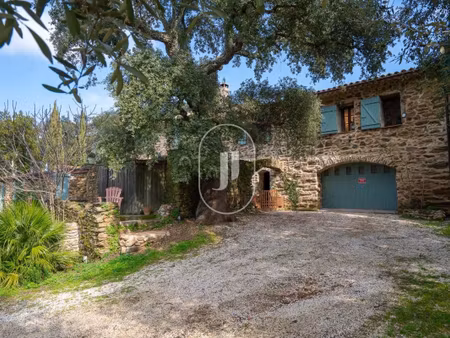 maison en pierre à vendre dans la campagne à proximité de cogolin