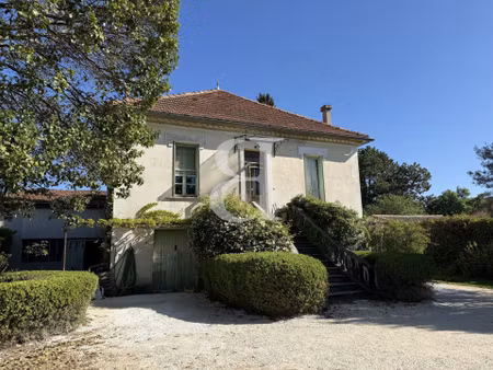 maison bourgeoise avec terrain arboré et cloturé en exclusivit