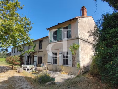 propriété à rénover en plein coeur de la provence.