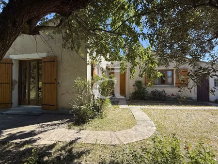 villa avec terrain attenant dans quartier résidentiel en exclus