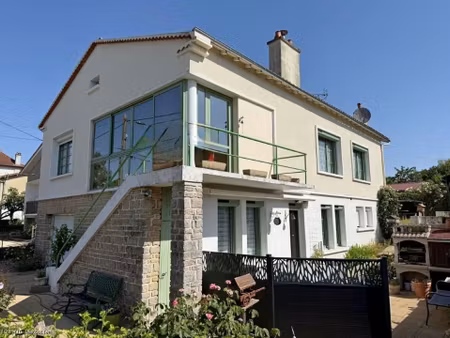 charmante maison en pierre à civray 86400. 4 chambres