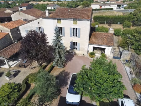 ancien presbytère avec 4 chambres à verteuil-sur-charente