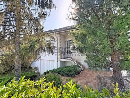 pavillon semi mitoyen de 94 m² situe sur les hauteurs de charl