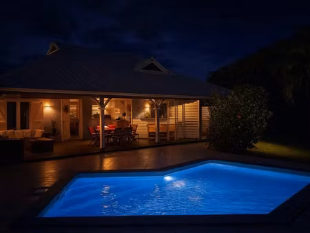 superbe villa avec piscine dans résidence privée sécurisée  baie mahault (971)