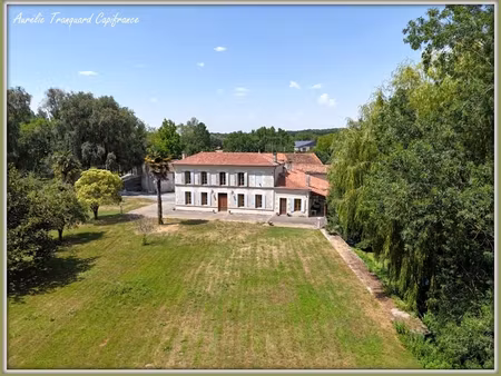 maison bourgeoise à vendre 6 pièces + dependances  à fontenet (17400) composée de 4...