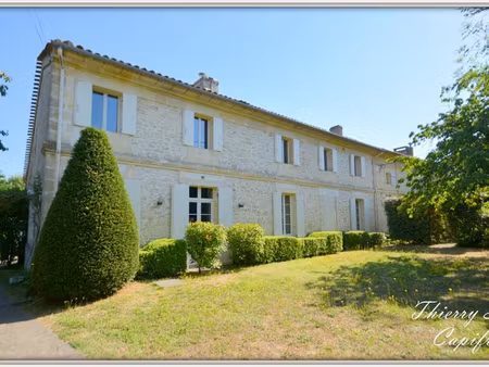 maison en pierre  16 pièces  8 chambres