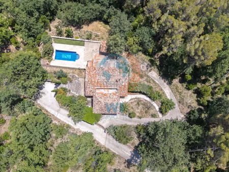 magnifique vue sur les colline  villa avec piscine
