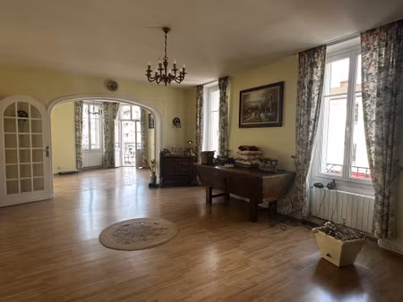 bel appartement de 136 m2 à proximité de la gare