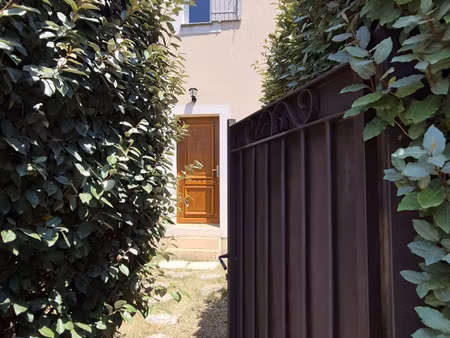 villa non mitoyenne vue luberon à deux pas du centre