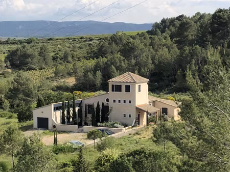 maison à la campagne  magnifiquement située 