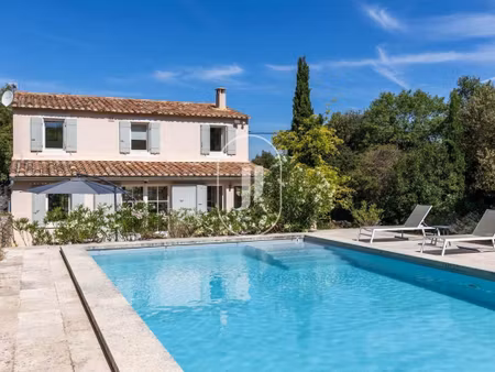 à vendre à bonnieux  villa avec piscine et vue mont ventoux