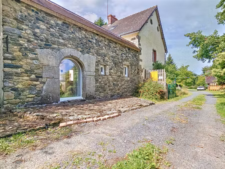 proprieté avec gite et dépendances