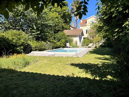 a vendre superbe maison de ville quartier prisé de périgueux avec piscine et garage