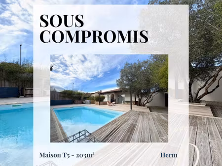 maison familiale de charme avec piscine  dépendance et fort pot