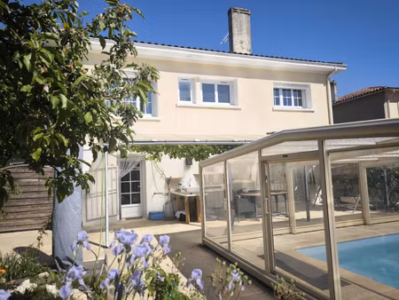 bergerac: maison avec piscine couverte