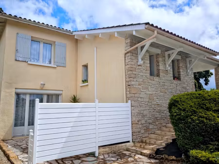 maison avec 2 logements au calme  proche des commodites