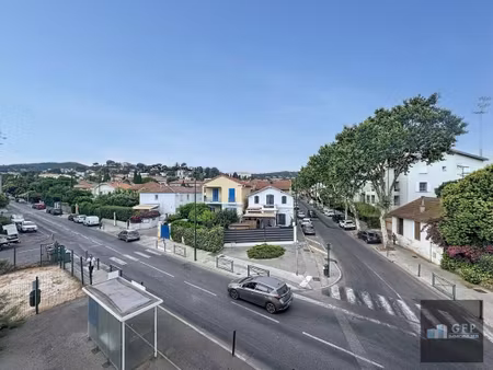 hyères - appartement t2 avec terrasse et parking couvert