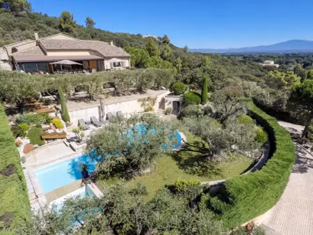 propriété de prestige avec vue exceptionnelle sur la provence