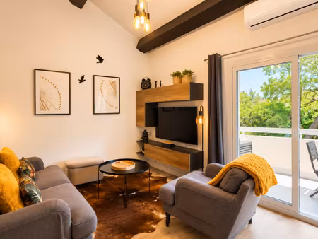 appartement rénové 3 pièces avec vue mer en dernier étage