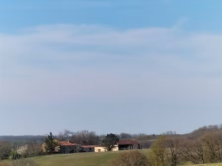 belle propriété avec 60 ha du prairie et du bois