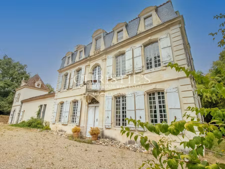 manoir historique de bougoiose comprenant une grange  une piscine et 4 hectares de terres.