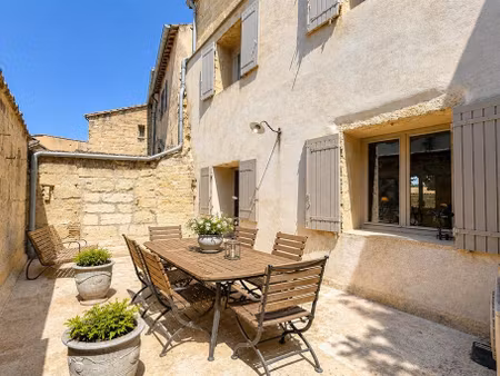 uzes secteur sauvegardé  maison restaurée avec terrasse