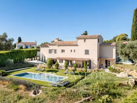 propriété comprenant 2 villas avec vue panoramique  au calme et à pied des commerces