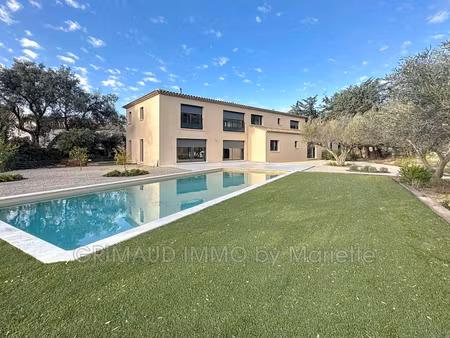 villa neuve ? cadre paisible sur 6 ha de terrain.