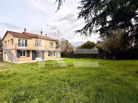 villa 5 chambres avec studio indépendant et garage et grand jardin sur la commune de...