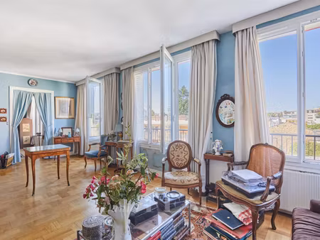 neuilly - pasteur - dernier étage - quatre chambres