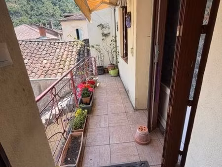 cahors hyper centre   appartement t4 avec balcon  vendu occupe