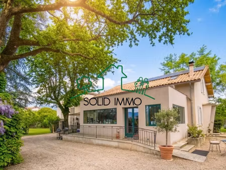 grande propriété familiale de 156 m2 avec appartement indépendant de 30 m2 sur vogue...