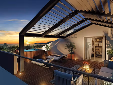 juan les pins  a pied des plages appartement neuf vue panoramique mer