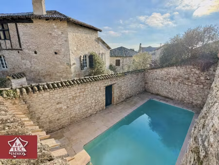 maison médiévale du xiiie siècle avec piscine