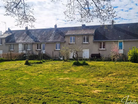 ensemble immobilier avec étang  dépendances et garages