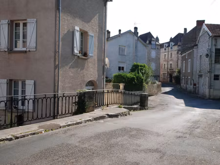 immeuble à rénover vieux souillac  proche commerces