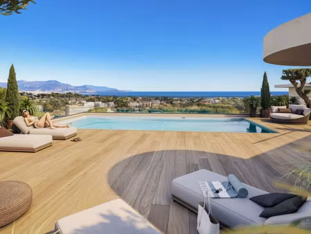 un appartement plein sud avec jardin suspendu sur les hauteurs d’antibes