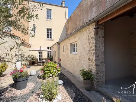 parthenay secteur gare - maison rénovée 155 m²  4 chambres  j