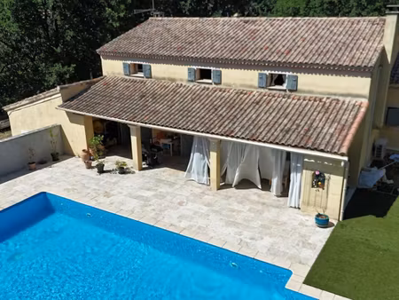 grande maison avec piscine à débordement à uchaux sur 3000m2