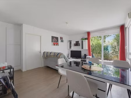 appartement 2 pièces  48 m²  jardinet dans résidence sécurisée à bordeaux lac