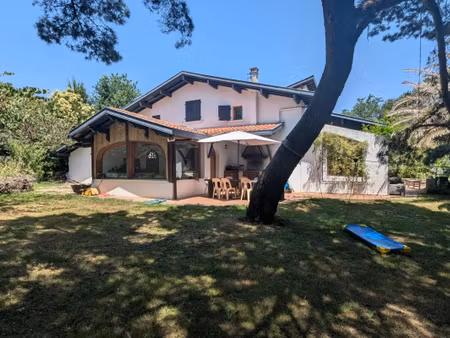 maison de 10 pièces de 258 m² à bayonne