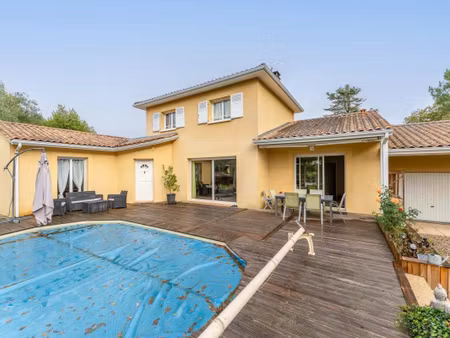 maison spacieuse avec piscine et jardin à baurech